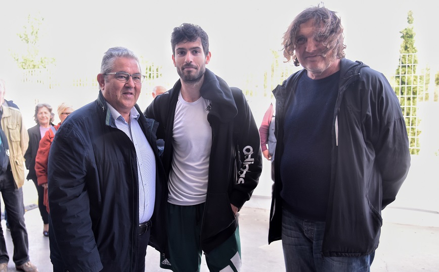 Επίσκεψη Κουτσούμπα στο ΟΑΚΑ – Συνομίλησε με Τεντόγλου και αθλήτριες της εθνικής ομάδας στίβου