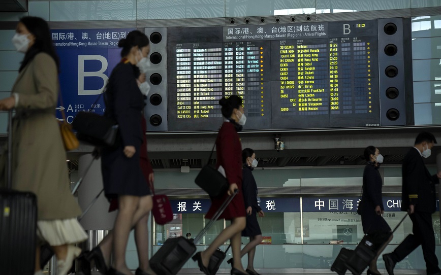 Η Κίνα «απαγορεύει σε χιλιάδες πολίτες και αλλοδαπούς να φύγουν από τη χώρα»