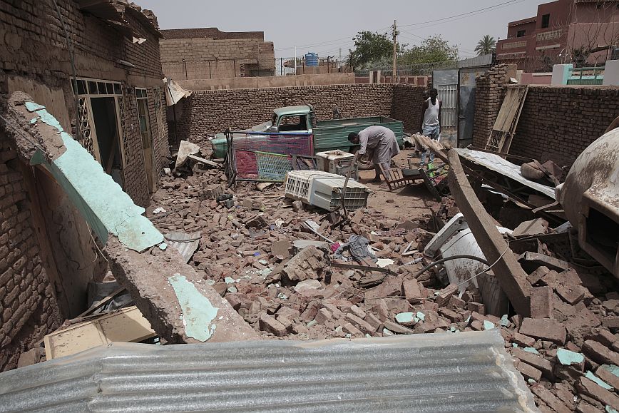 Σουδάν: Μαίνονται μάχες στο Χαρτούμ παρά τις προσπάθειες των μεσολαβητών για τον τερματισμό τους