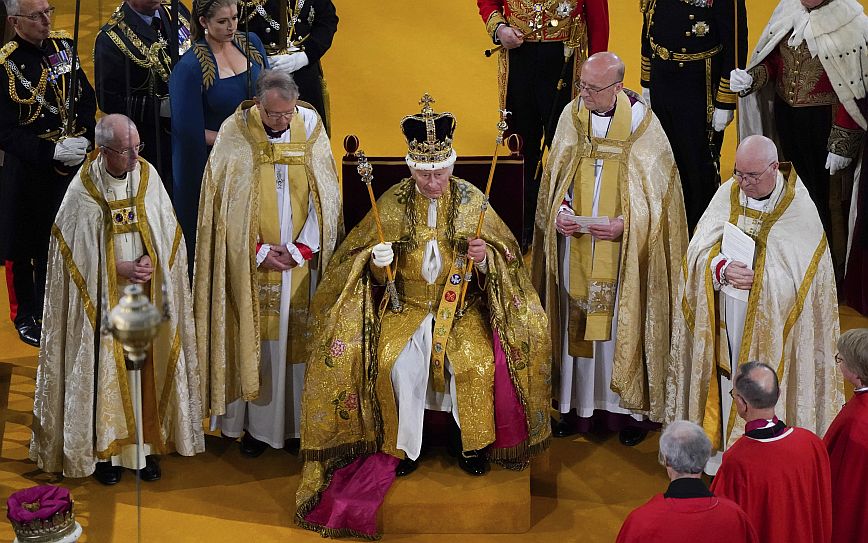 Βασιλιάς Κάρολος: Ολοκληρώθηκε η ιστορική τελετή στέψης στο Λονδίνο