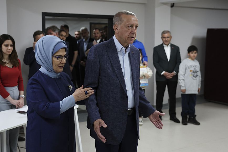 Εκλογές στην Τουρκία: Ψήφισε ο Ερντογάν κι έστειλε ευχές για ένα «επικερδές μέλλον»