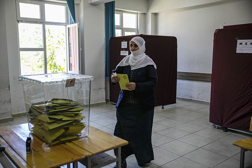 Στις κάλπες οι Τούρκοι του εξωτερικού για τον δεύτερο γύρο των προεδρικών εκλογών