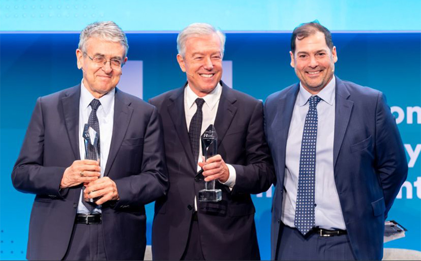 Τιμητική βράβευση σε Σταύρο Ανδρεάδη και Ανδρέα Ανδρεάδη για τη συνεισφορά τους στον κλάδο φιλοξενίας