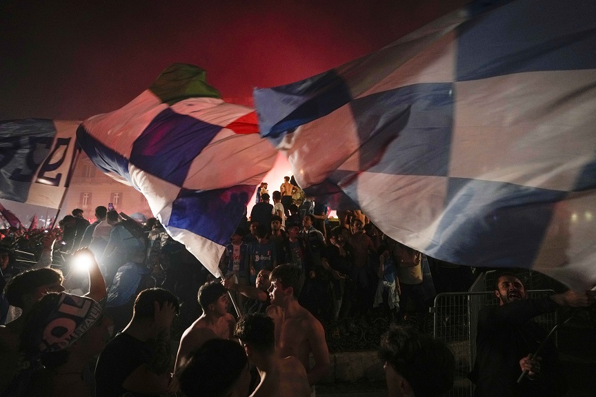 Ιταλία: Ξέφρενο πάρτι στους δρόμους της Νάπολης για την κατάκτηση του πρωταθλήματος