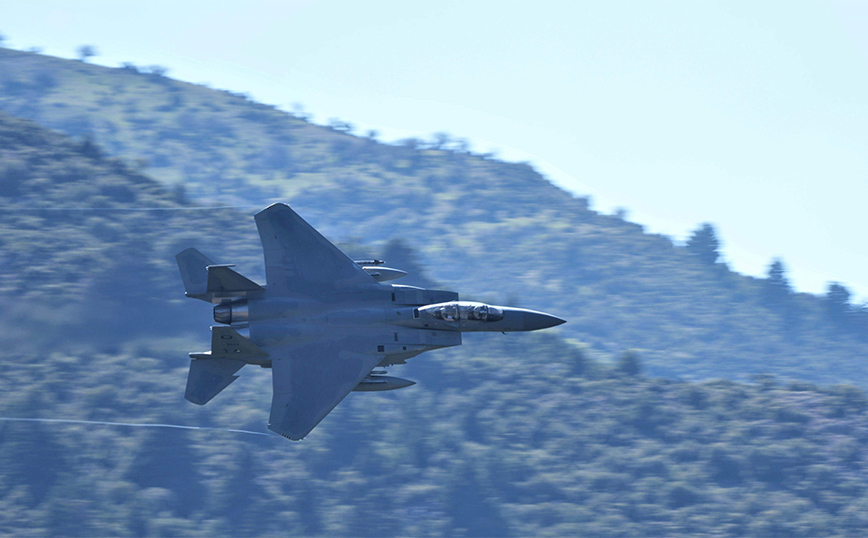 Φωτογραφίζοντας τα αεροσκάφη που χορεύουν στα φαράγγια, ένας διαφορετικός τουρισμός Φωτογραφίζοντας τα αεροσκάφη που χορεύουν στα φαράγγια, ένας διαφορετικός τουρισμός