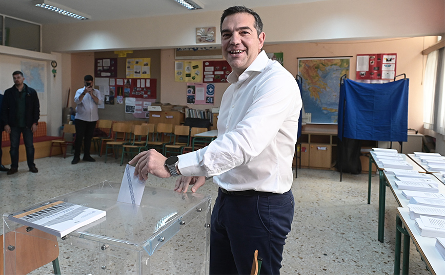 Εκλογές 2023: Ψήφισε στην Κυψέλη ο Αλέξης Τσίπρας &#8211; «Η αλλαγή είναι στα χέρια του λαού μας»