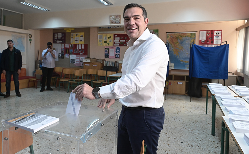 Εκλογές 2023: Ψήφισε στην Κυψέλη ο Αλέξης Τσίπρας &#8211; «Η αλλαγή είναι στα χέρια του λαού μας»