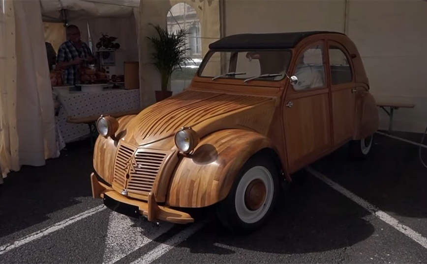 Στο «σφυρί» το μοναδικό ξύλινο Citroën 2CV στον κόσμο &#8211; Μπορεί να φτάσει έως και 200.000 ευρώ