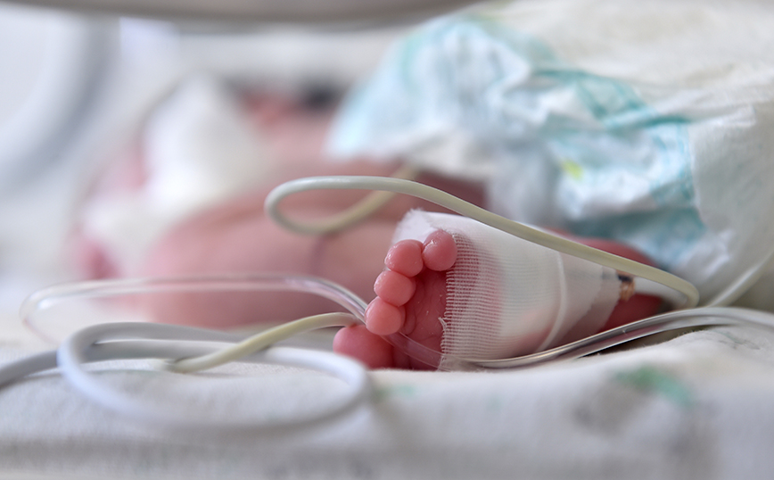 Τραγωδία στο Βόλο με βρέφος που πέθανε 80 λεπτά μετά τη γέννησή του