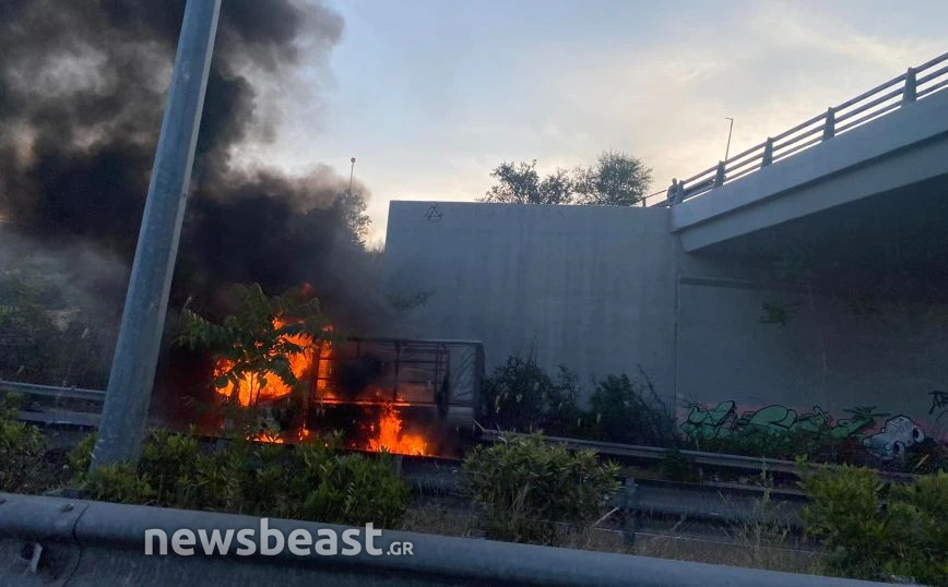 Φωτιά σε φορτηγό στη λεωφόρο Κύμης