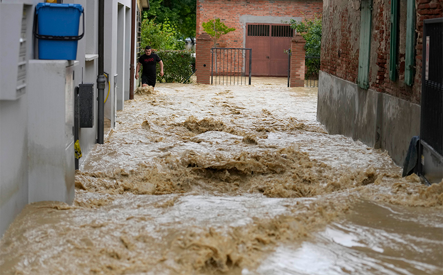 Τραγωδία δίχως τέλος στην Ιταλία &#8211; 13 οι νεκροί από τις πλημμύρες