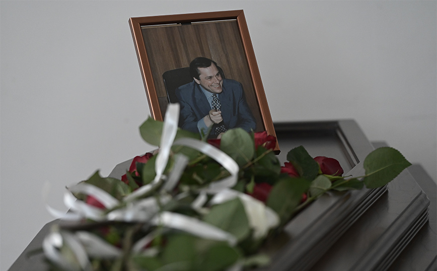 Συγκίνηση στο τελευταίο «αντίο» στον πρώην υπουργό του ΠΑΣΟΚ, Θανάση Τσούρα