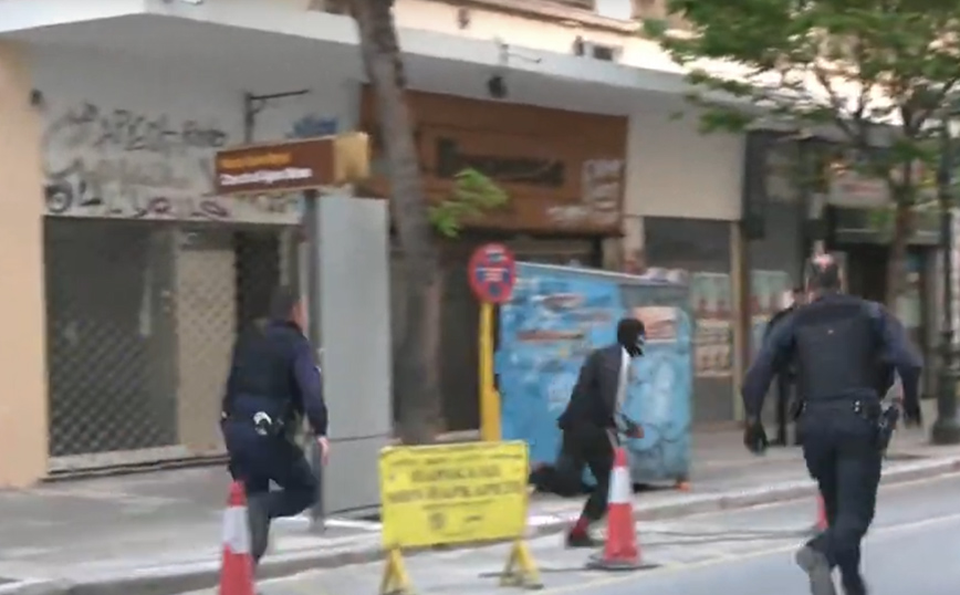 Πήγαν να κάνουν γκράφιτι με… φλόγιστρο &#8211; Στο αυτόφωρο οι δύο νεαροί που εγκλωβίστηκαν σε ταράτσα στη Θεσσαλονίκη