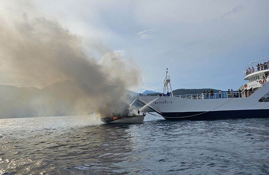 Φωτιά σε σκάφος στο Μεγανήσι