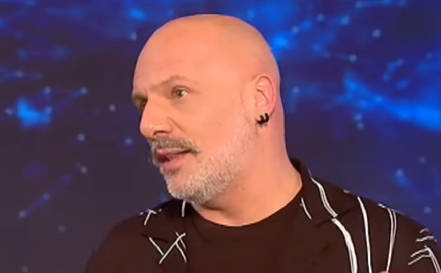 Νίκος Μουτσινάς: Γιατί διέκοψε νωρίτερα την εκπομπή του – «Ο πόνος είναι αδιανόητος»