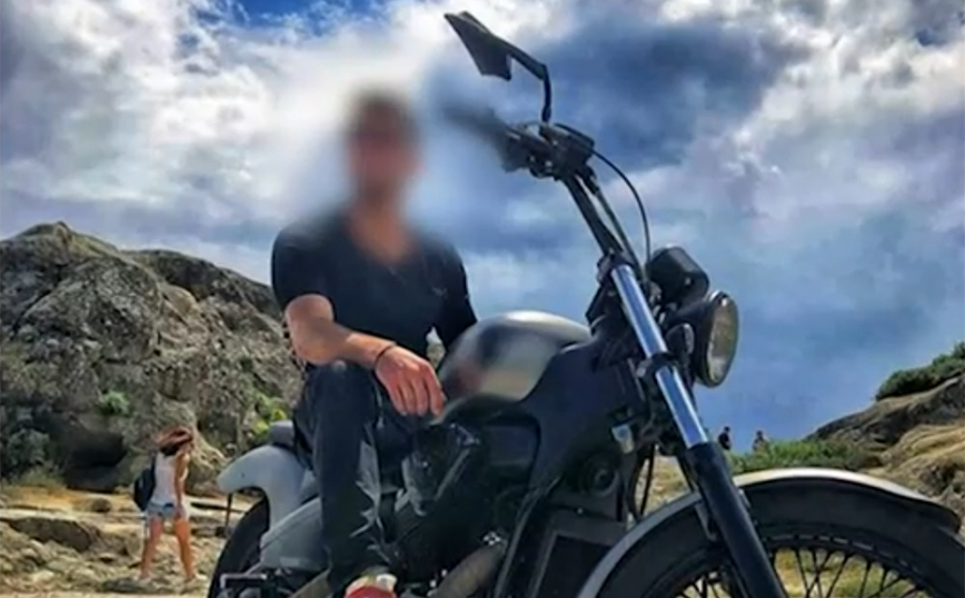 Θρήνος για τον 30χρονο ειδικό φρουρό που σκοτώθηκε στο Καλλιμάρμαρο – Πώς έγινε το τροχαίο