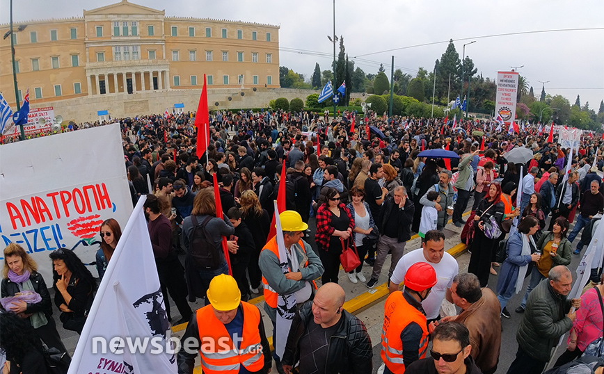 Πρωτομαγιά: Πλήθος κόσμου στις συγκεντρώσεις – Αποκαταστάθηκε η κυκλοφορία στο κέντρο της Αθήνας