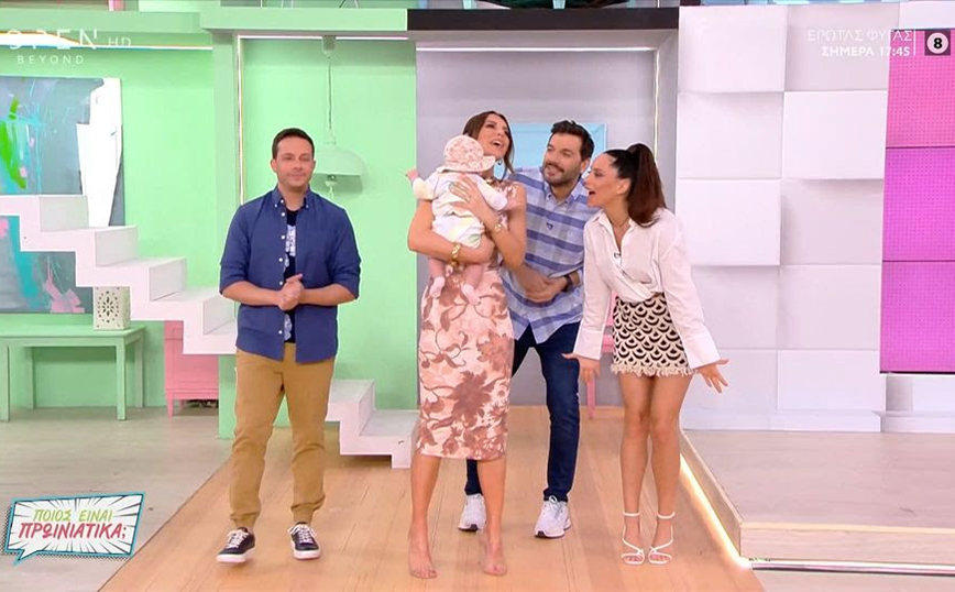 Ο Δημήτρης Μακαλιάς βγήκε στην εκπομπή μαζί με τη νεογέννητη κόρη του – Μπέττυ Μαγγίρα: Θέλω τρίτο μωρό