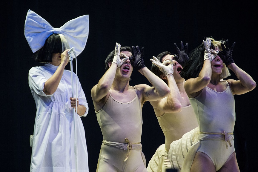 Sia: Αποκάλυψε ότι ανήκει στο φάσμα του αυτισμού – «Για 45 χρόνια, ήμουν κάπως σαν να πρέπει να πάω να βάλω την ανθρώπινη στολή μου»