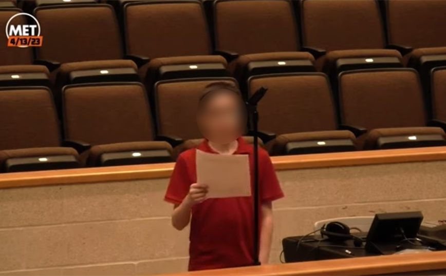 Μαθητής στις ΗΠΑ εμφανίστηκε με μπλουζάκι που έγραφε «υπάρχουν μόνο δύο φύλα» και αποβλήθηκε