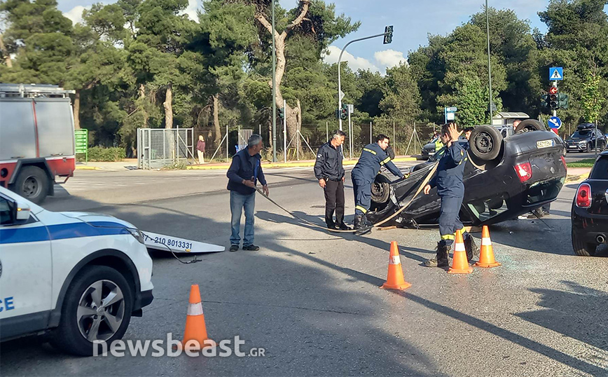 Αυτοκίνητο αναποδογύρισε στη λεωφόρο Μαραθώνος στην Άνοιξη &#8211; Στο νοσοκομείο ο οδηγός