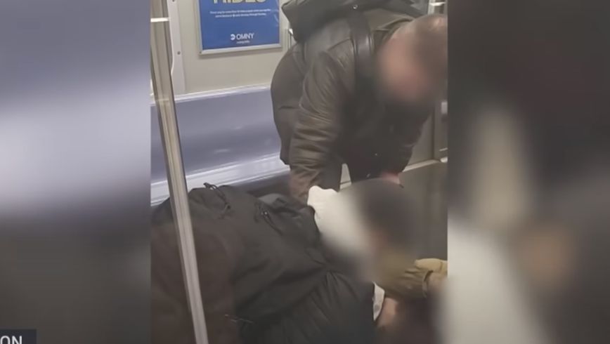 Για ανθρωποκτονία κατηγορείται ο πρώην πεζοναύτης που στραγγάλισε μέχρι θανάτου άστεγο στο μετρό της Νέας Υόρκης