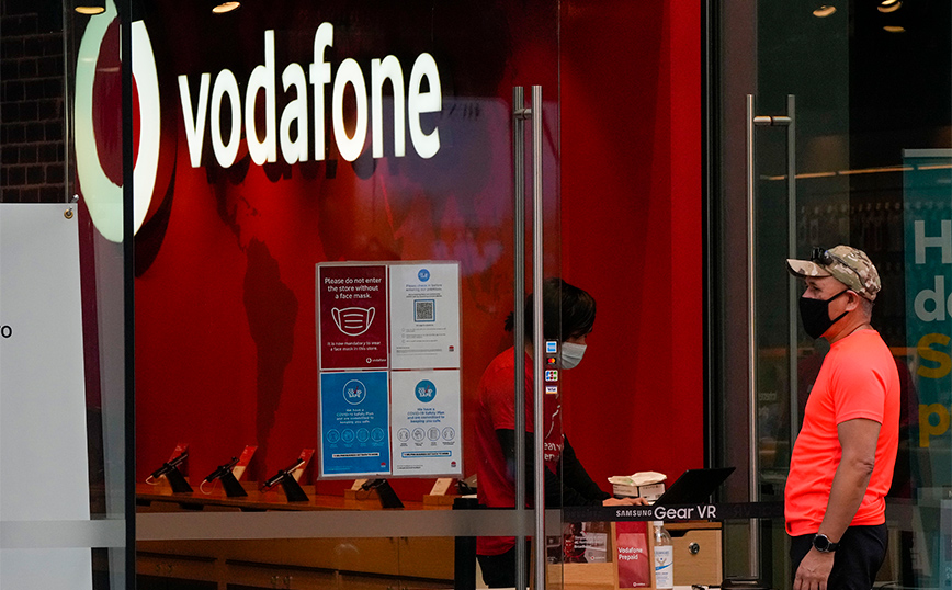 O βρετανικός όμιλος Vodafone ανακοίνωσε πως θα καταργήσει 11.000 θέσεις εργασίας σε τρία χρόνια