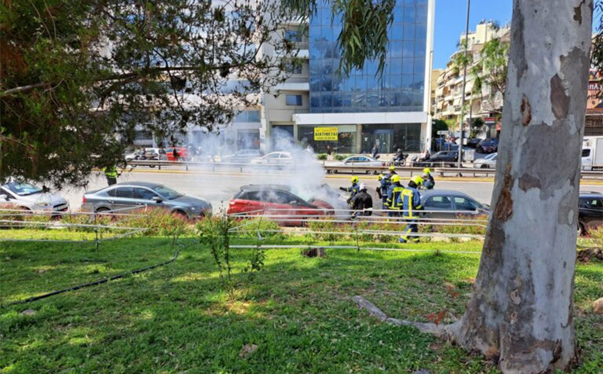 Αυτοκίνητο τυλίχθηκε στις φλόγες στη Χαμοστέρνας Αυτοκίνητο τυλίχθηκε στις φλόγες στη Χαμοστέρνας