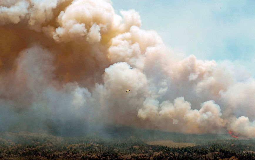 Πυρκαγιές στον Καναδά: Το Μόντρεαλ «πνίγεται» από τον καπνό