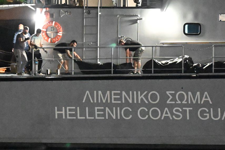 Πολύνεκρο ναυάγιο στην Πύλο: Στο Σχιστό οι 78 σοροί – Ξεκινούν οι νεκροτομές