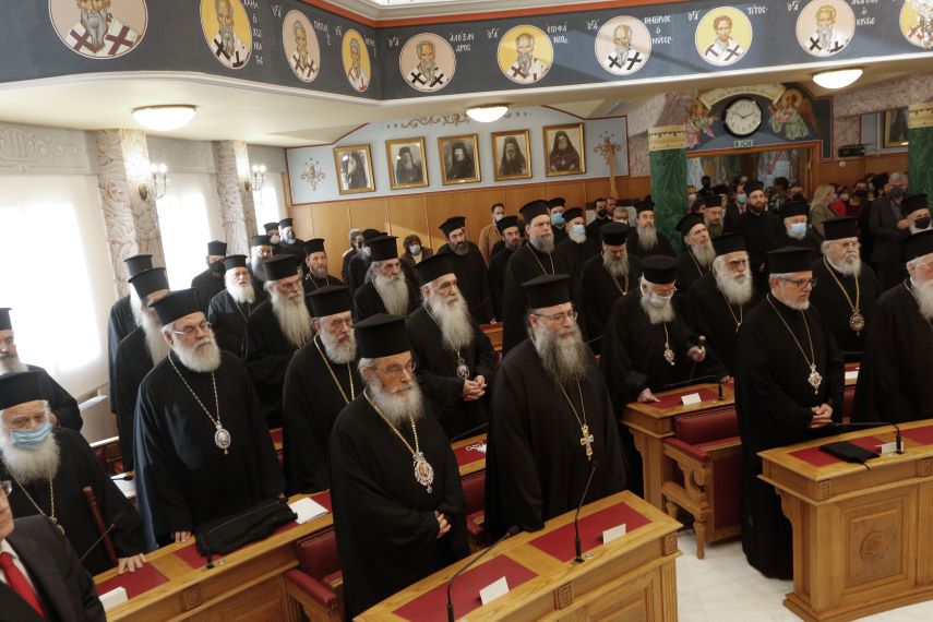 Διαρκής Ιερά Σύνοδος: «Η Εκκλησία ούτε συμπολιτεύεται ούτε αντιπολιτεύεται ούτε “κομματίζεται”, αλλά πορεύεται»