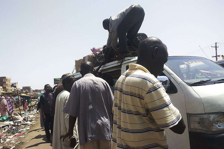 Μαίνονται οι βίαιες μάχες στο Σουδάν &#8211; Ενταφιάστηκαν 180 μη ταυτοποιημένα πτώματα