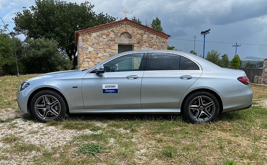 Οδηγούμε τη Mercedes E 300e: Φορτιζόμενη, πολυτελής, με σβέλτες επιδόσεις και μεγάλη αυτονομία