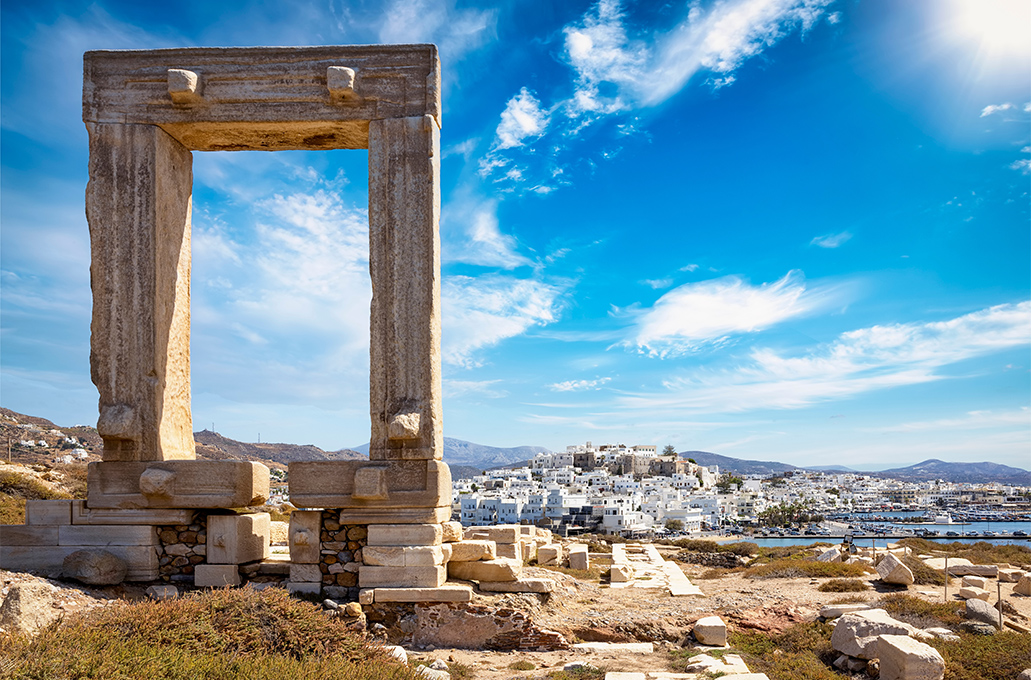 Πορτάρα: Η γιγάντια πύλη, σημείο αναφοράς για τη Νάξο