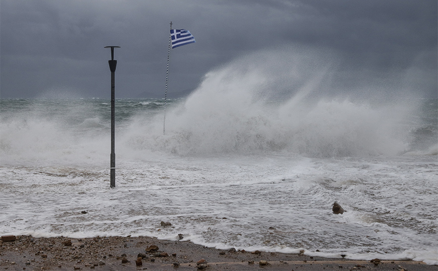 Το Σάββατο η πιο δύσκολη ημέρα της ασυνήθιστης για την εποχή κακοκαιρίας – Ακολουθούν ακόμη και 37άρια