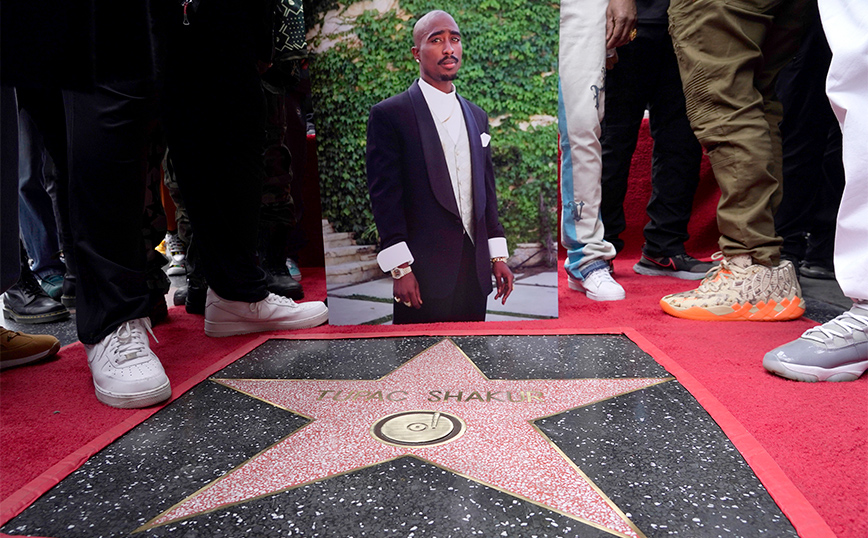 Ο Τούπακ Σακούρ απέκτησε το δικό του αστέρι στη «Λεωφόρο της Δόξας» του Χόλιγουντ