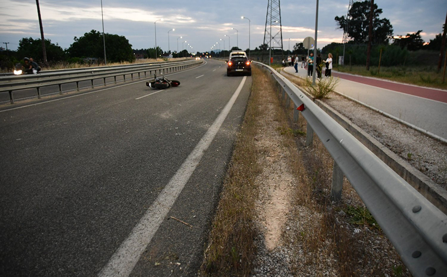 Σύγκρουση αυτοκινήτου και μοτοσικλέτας στη Λάρισα &#8211; Μία 20χρονη νεκρή και ένας σοβαρά τραυματίας