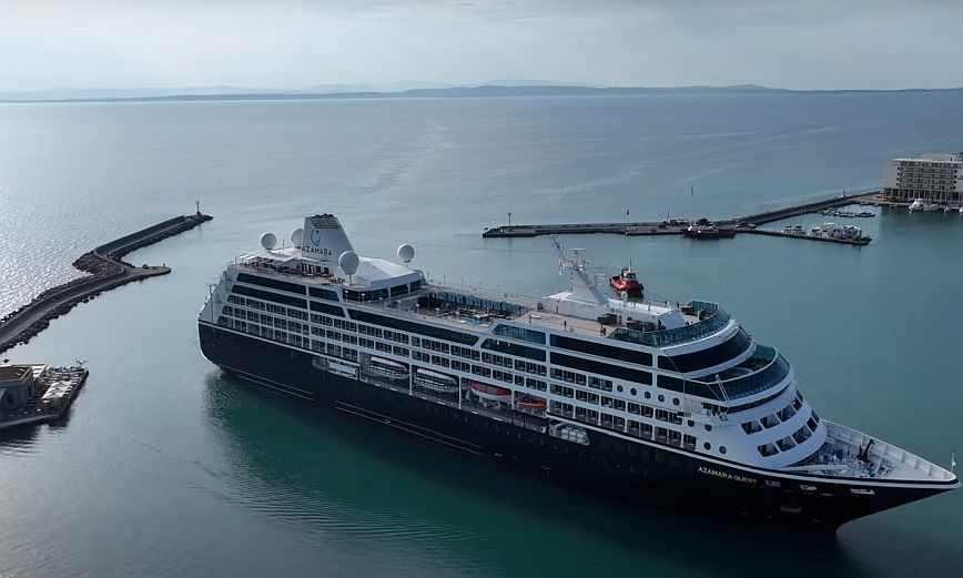 Χίος: Το Azamara Quest έφτασε στο λιμάνι του νησιού – Μπορεί να μεταφέρει 1.100 επιβάτες και μέλη πληρώματος