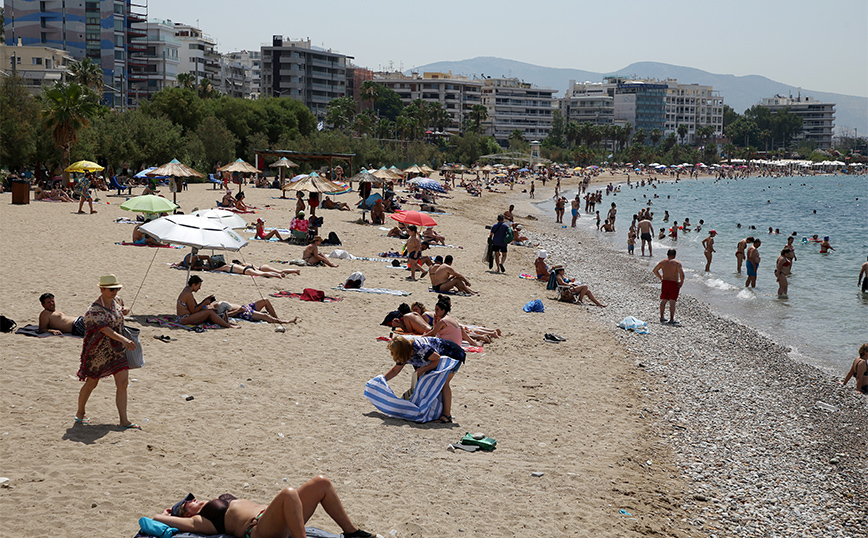 Από νωρίς στις παραλίες οι πολίτες λόγω του καύσωνα &#8211; Ψάχνουν τρόπους να δροσιστούν οι Αθηναίοι