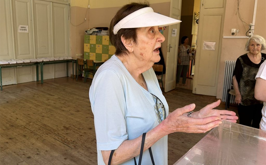 Γυναίκα 93 ετών άσκησε το εκλογικό της δικαίωμα σε λάθος κέντρο – Έσκισαν τον φάκελο με την ψήφο της