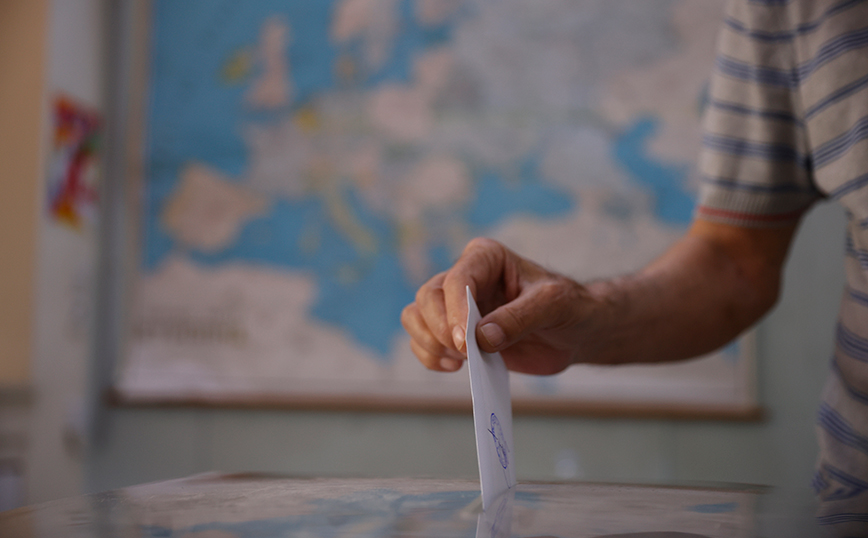 Μαζικό αίτημα Ελλήνων του εξωτερικού για άρση των περιορισμών στην άσκηση του εκλογικού τους δικαιώματος