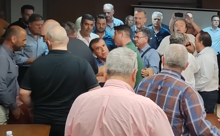 Κακός χαμός σε δημοτικό συμβούλιο στην Κόρινθο – «Ποιος π@@@ης το είπε αυτό;»