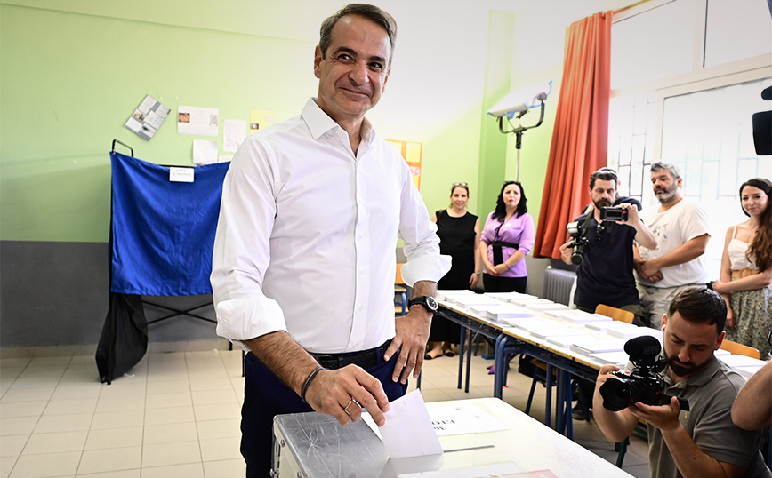 Εκλογές 2023: Ψήφισε στην Κηφισιά ο Κυριάκος Μητσοτάκης – «Να αποκτήσει ο τόπος μια σταθερή κυβέρνηση»