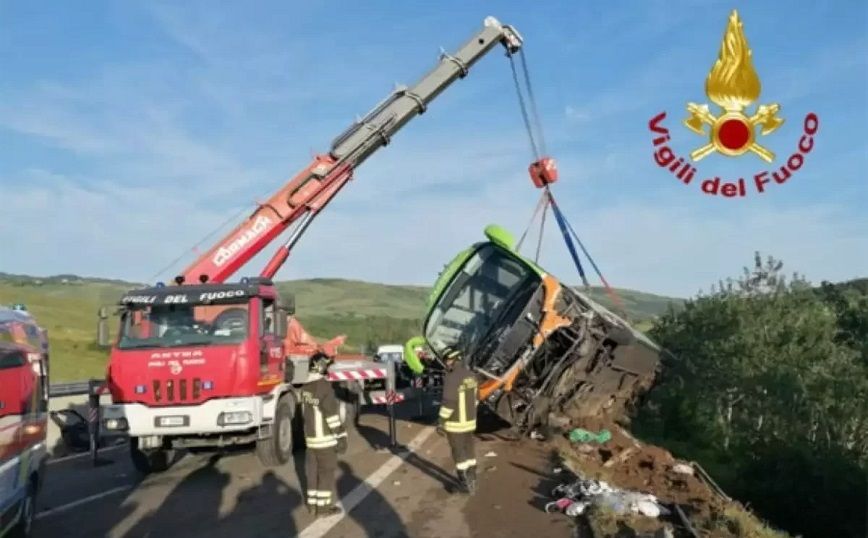 Λεωφορείο έπεσε σε χαράδρα κοντά στο Αβελίνο – Ένας νεκρός και 14 τραυματίες