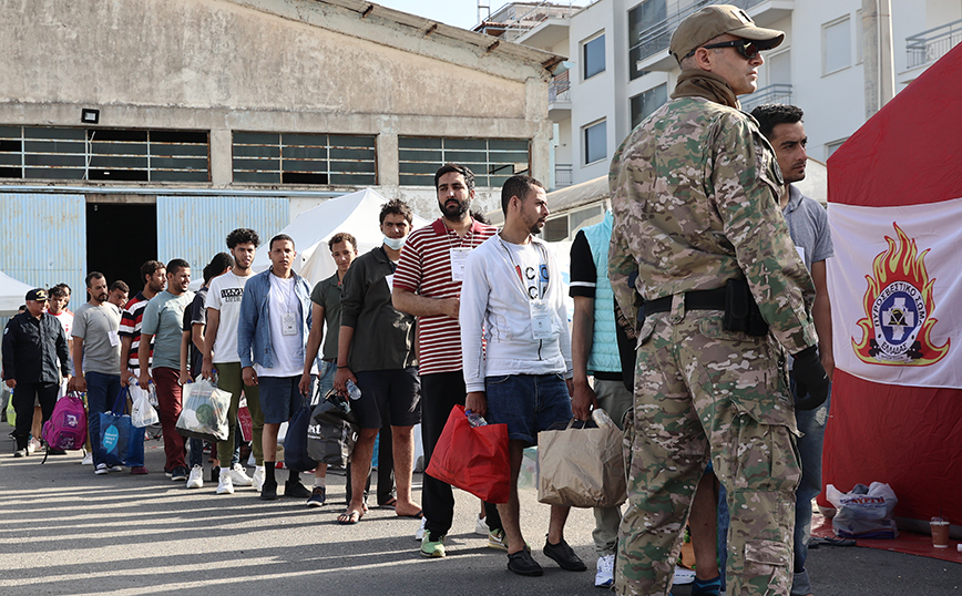 Ναυάγιο στην Πύλο: Έφτασαν στη Μαλακάσα οι 71 διασωθέντες