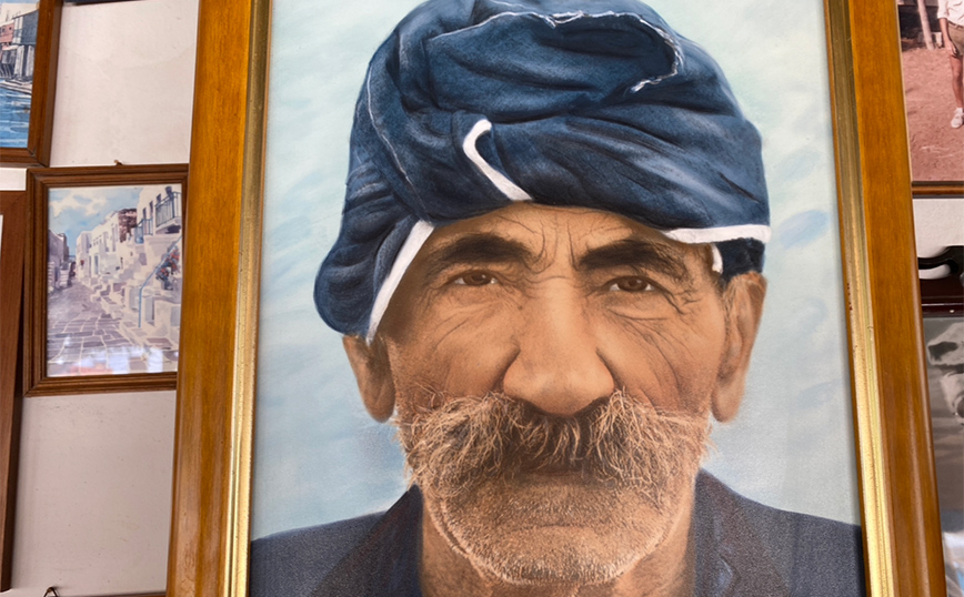 Ο Μανώλας από την Ψέριμο έγινε καρτ ποστάλ και ταξίδεψε την Ελλάδα σε όλο τον κόσμο – «Δεν έδειξε το παραμικρό ενδιαφέρον»