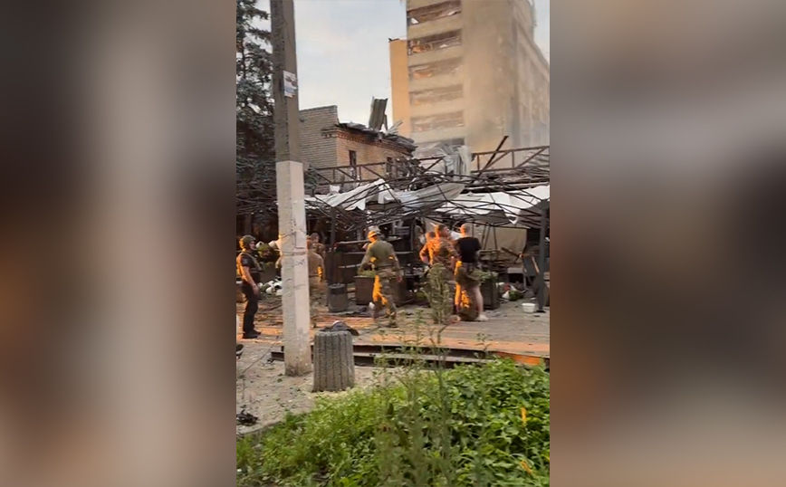 Πόλεμος στην Ουκρανία: Τουλάχιστον δύο νεκροί και 22 τραυματίες από ρωσική πυραυλική επίθεση στο Κραματόρσκ