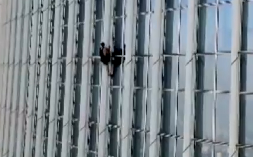 Βρετανός&#8230; Σπάιντερμαν σκαρφάλωσε στον υψηλότερο ουρανοξύστη της Νότιας Κορέας χωρίς σχοινιά