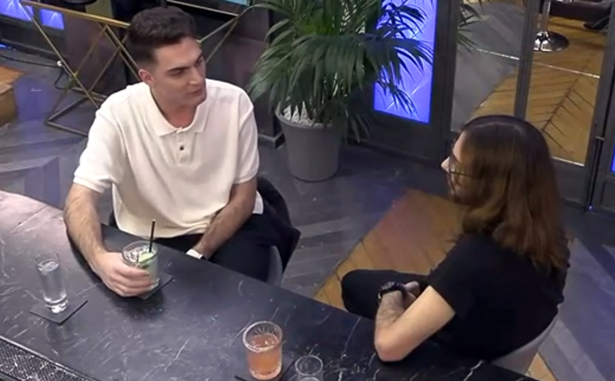 First Dates: Οι χρήστες του Twitter σχολιάζουν το πρώτο τηλεοπτικό γκέι ραντεβού – «Φτύνει στα μούτρα τους ομοφοβικούς»