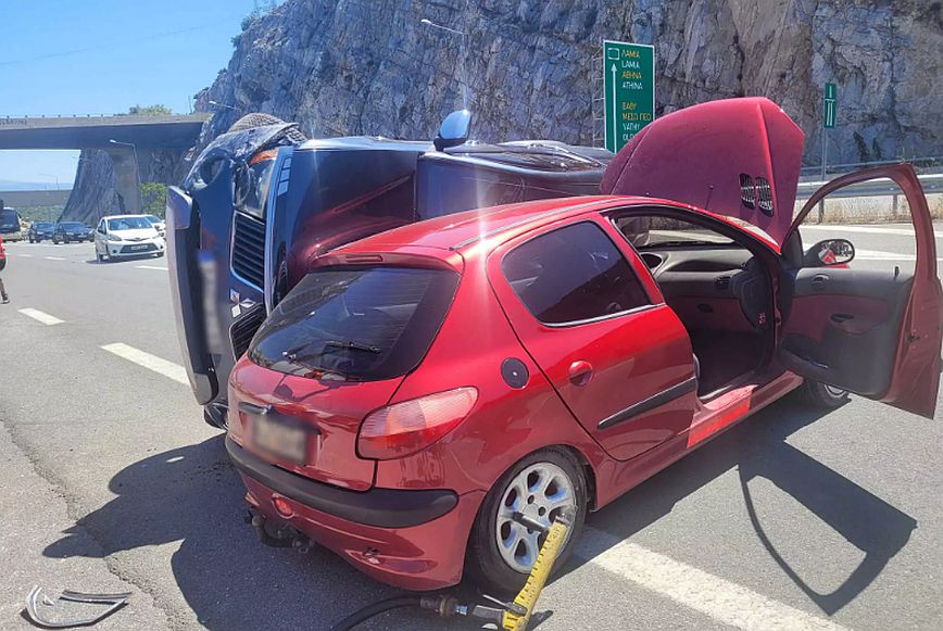 Τροχαίο με τριπλή καραμπόλα στη Γέφυρα τηε Χαλκίδας – Ένας τραυματίας